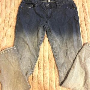 🎊Bebe skinny faded style jeans